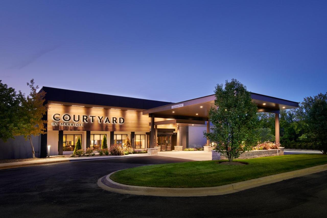 Courtyard Chicago Highland Park/Northbrook Hotel Exterior photo